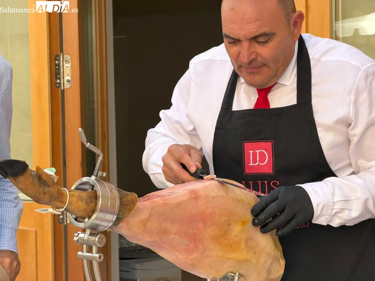 La Diputación de Salamanca ha acogido el primer encuentro entre productores de la marca 'Salamanca en Bandeja' y profesionales de la restauración. Foto de Vanesa Martins