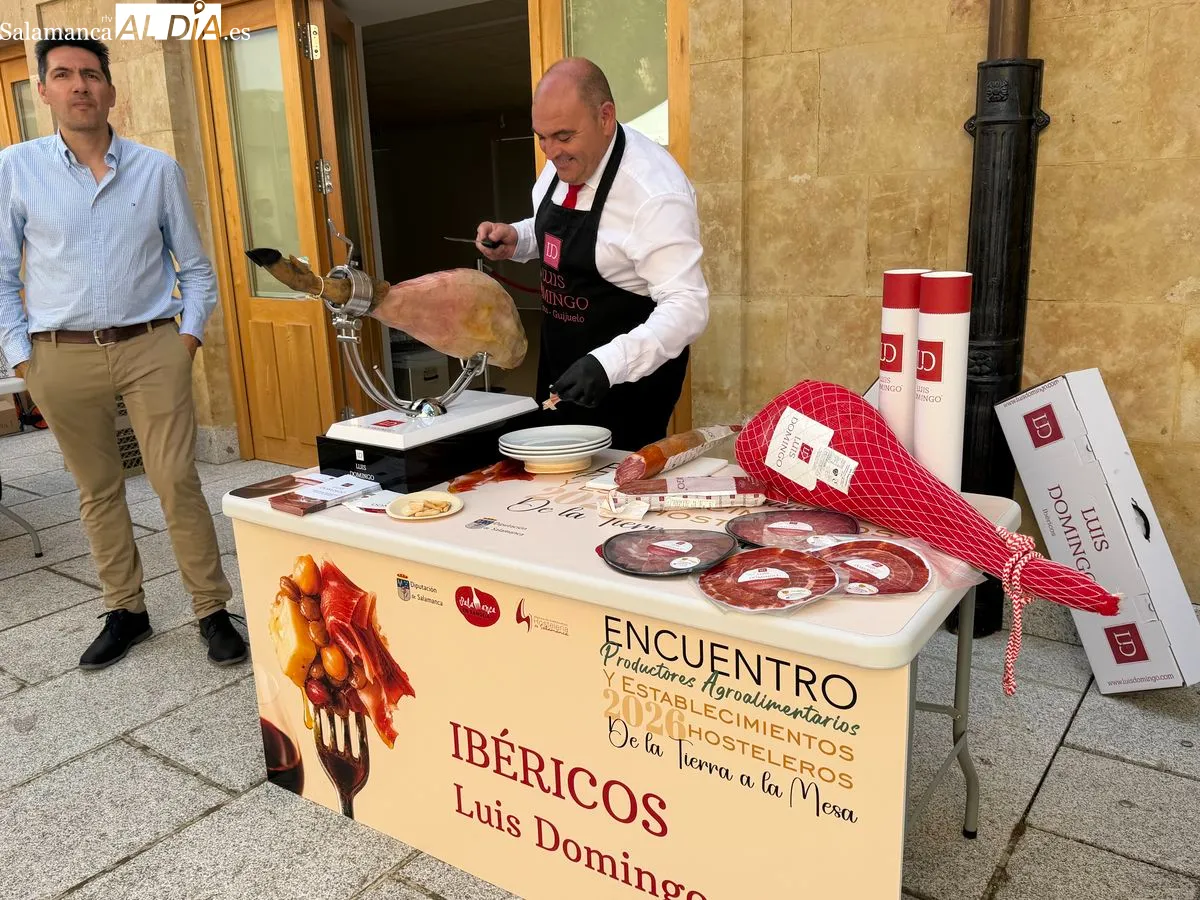 La Diputación de Salamanca ha acogido el primer encuentro entre productores de la marca 'Salamanca en Bandeja' y profesionales de la restauración. Foto de Vanesa Martins