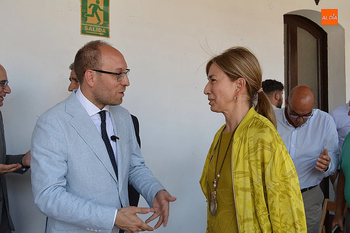 Firma convenio Oficina Coordinadora del Plan La Raya en la Galería del Ayuntamiento 