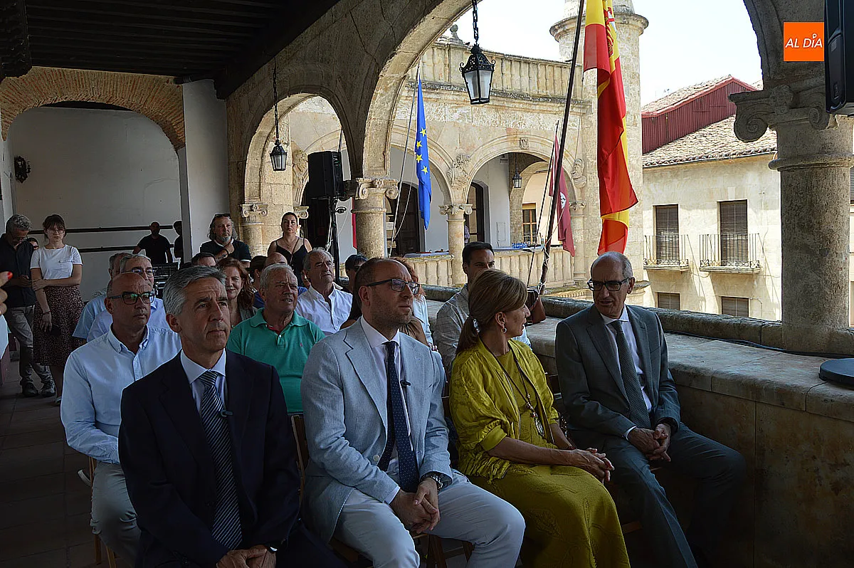 Firma convenio Oficina Coordinadora del Plan La Raya en la Galería del Ayuntamiento 