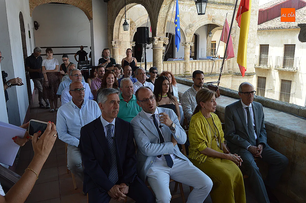 Firma convenio Oficina Coordinadora del Plan La Raya en la Galería del Ayuntamiento 