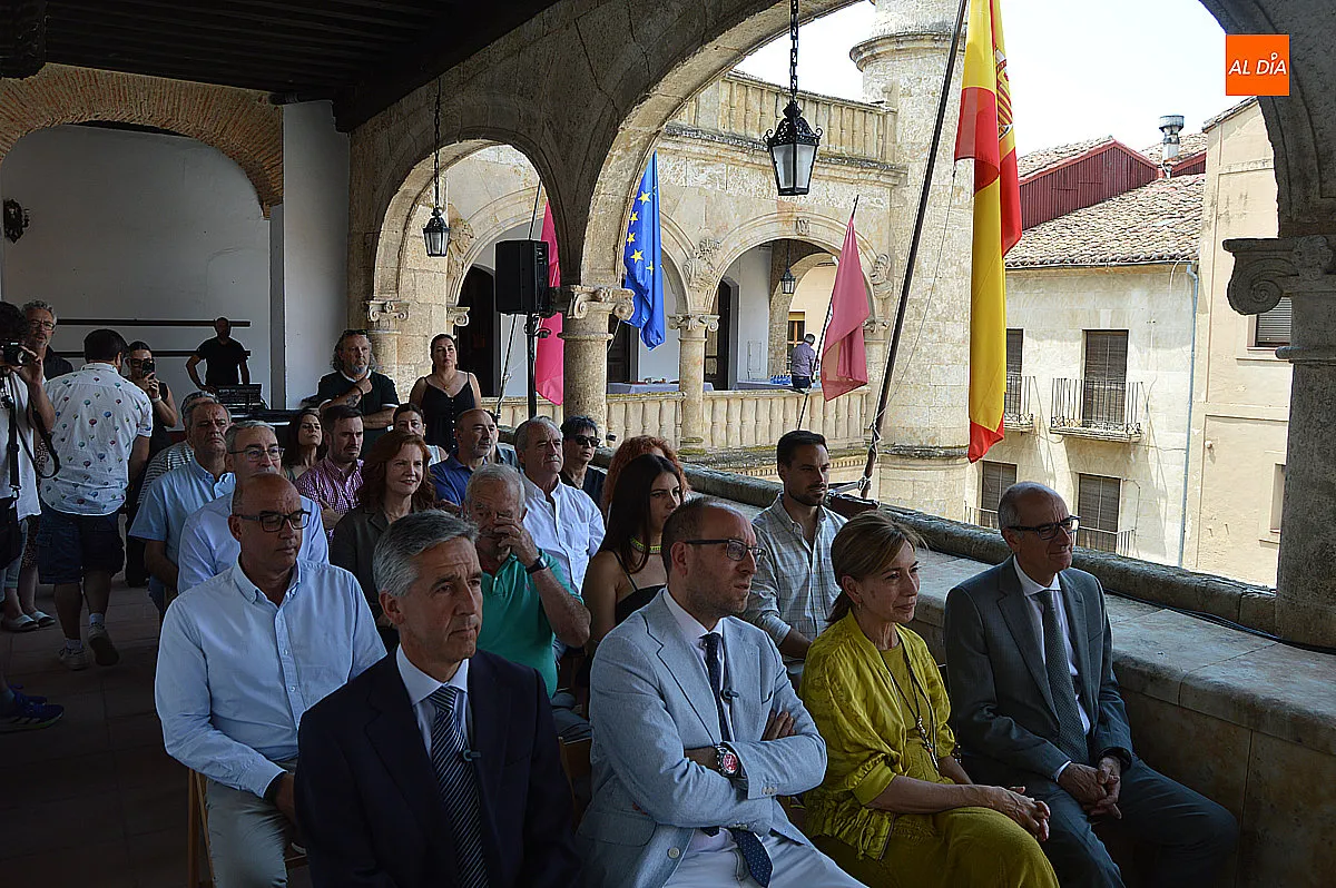 Firma convenio Oficina Coordinadora del Plan La Raya en la Galería del Ayuntamiento 