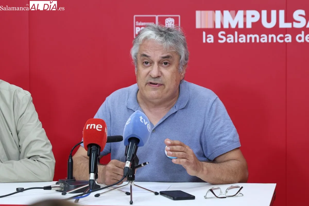 Rueda de prensa del procurador en las Cortes de Castilla y León, Fran Díaz, el portavoz en la Diputación, Fernando Rubio, y la portavoz en el Ayuntamiento de la capital, María Sánchez. Foto de David Sañudo