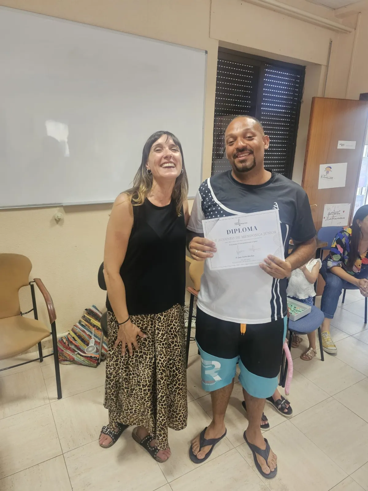 Foto 3 - Ni&ntilde;os, j&oacute;venes y adultos inmigrantes completan el curso de alfabetizaci&oacute;n de la Fundaci&oacute;n Ciudad Rodrigo 