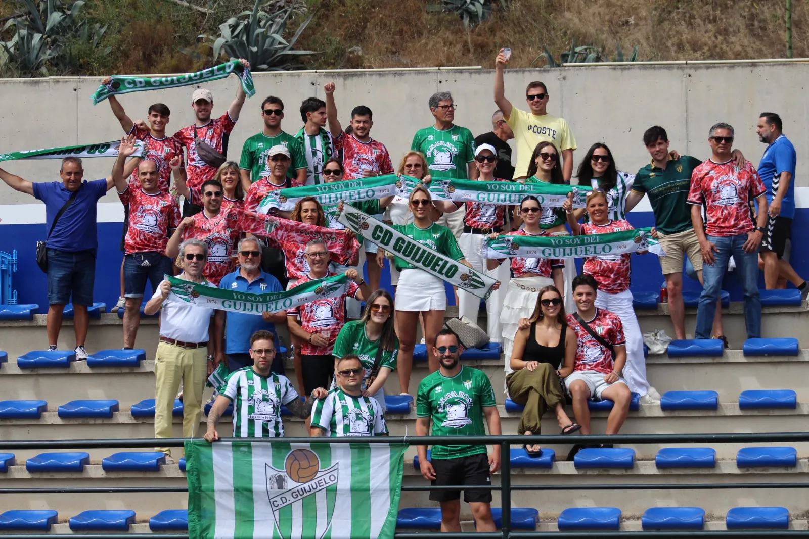 Imágenes del encuentro y de la afición | FOTOS: @@clubdepguijuelo