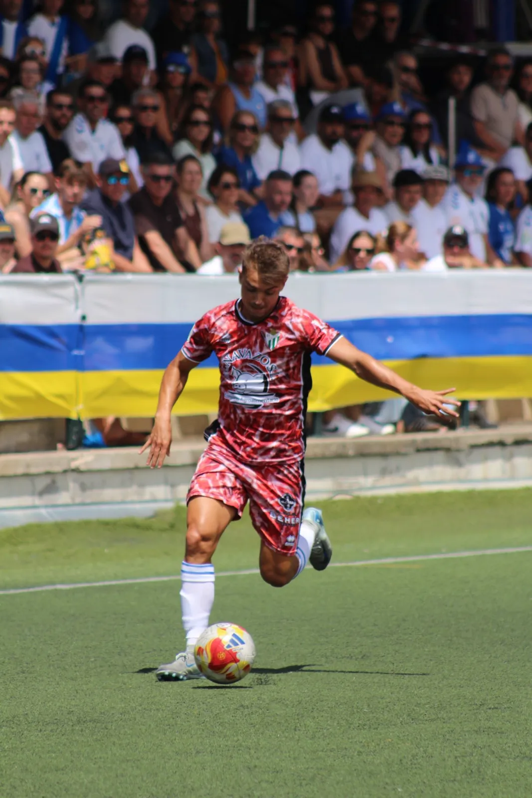 Imágenes del encuentro y de la afición | FOTOS: @@clubdepguijuelo