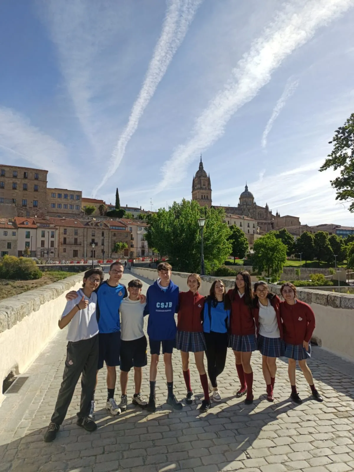 Foto 2 - Alumnos del colegio San Juan Bosco descubren el lat&iacute;n de las piedras en el centro hist&oacute;rico de Salamanca