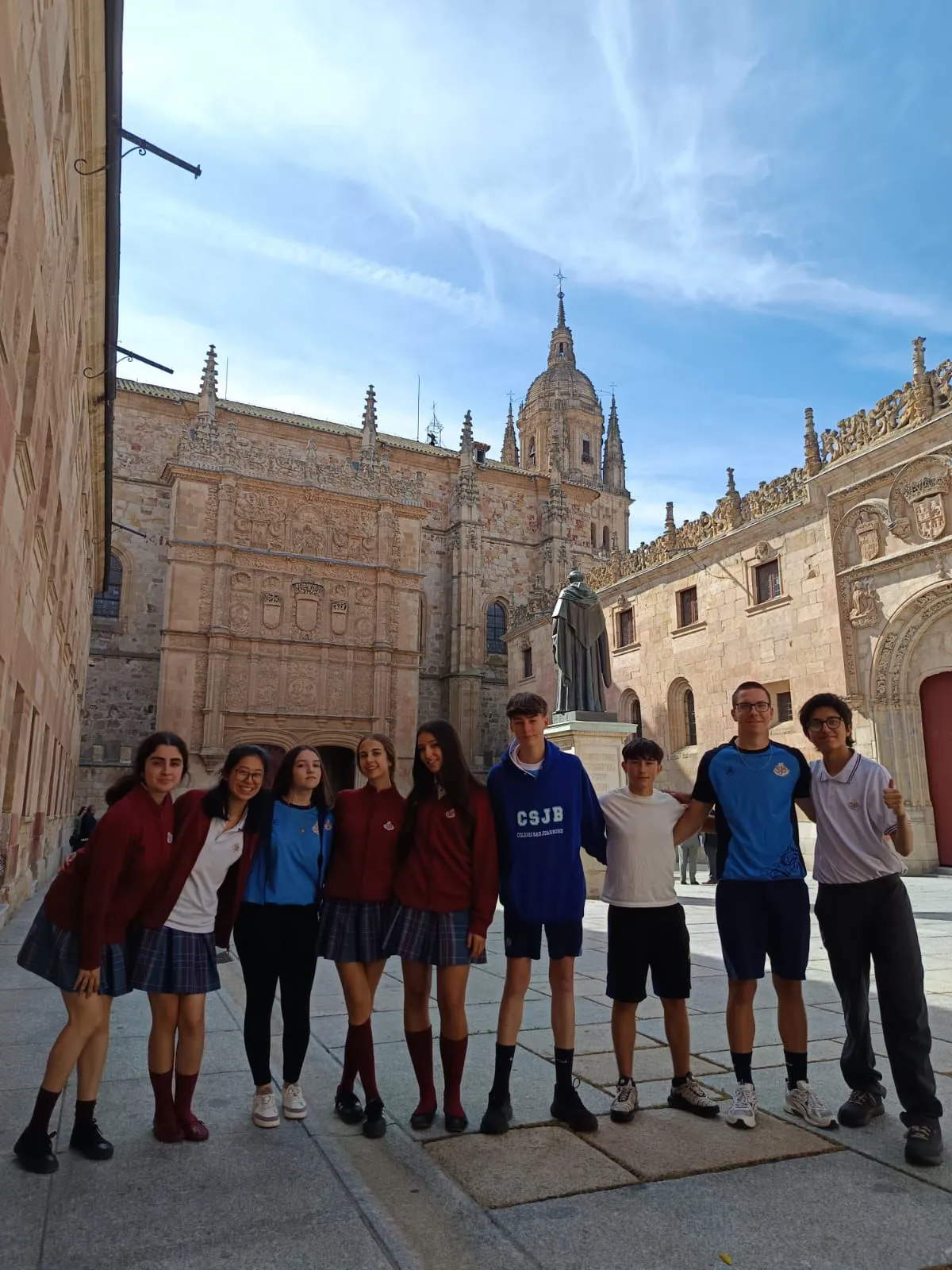 Foto 3 - Alumnos del colegio San Juan Bosco descubren el lat&iacute;n de las piedras en el centro hist&oacute;rico de Salamanca