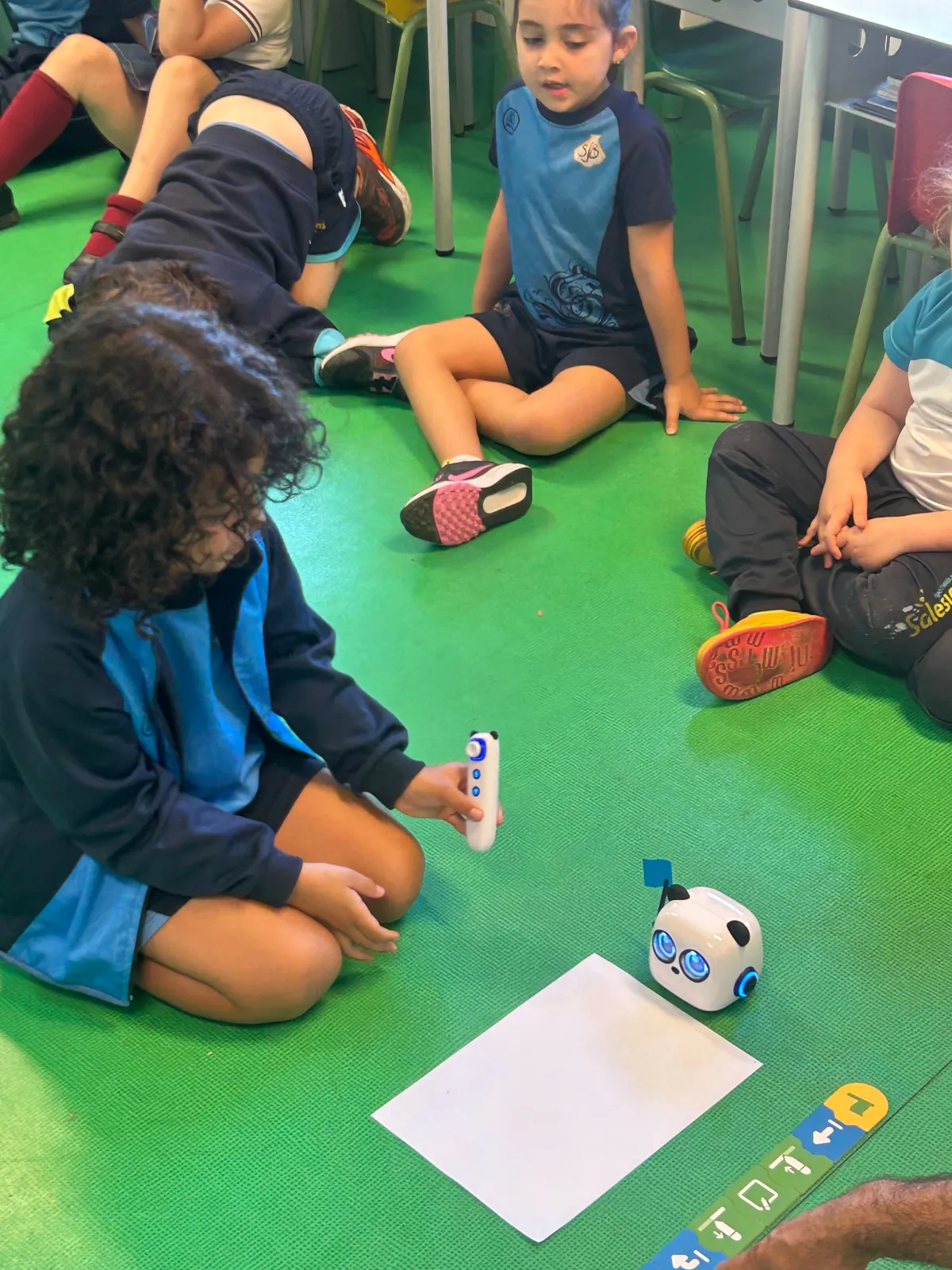 Foto 5 - Alumnos del San Juan Bosco descubren la rob&oacute;tica con el programa Escuela 4.0