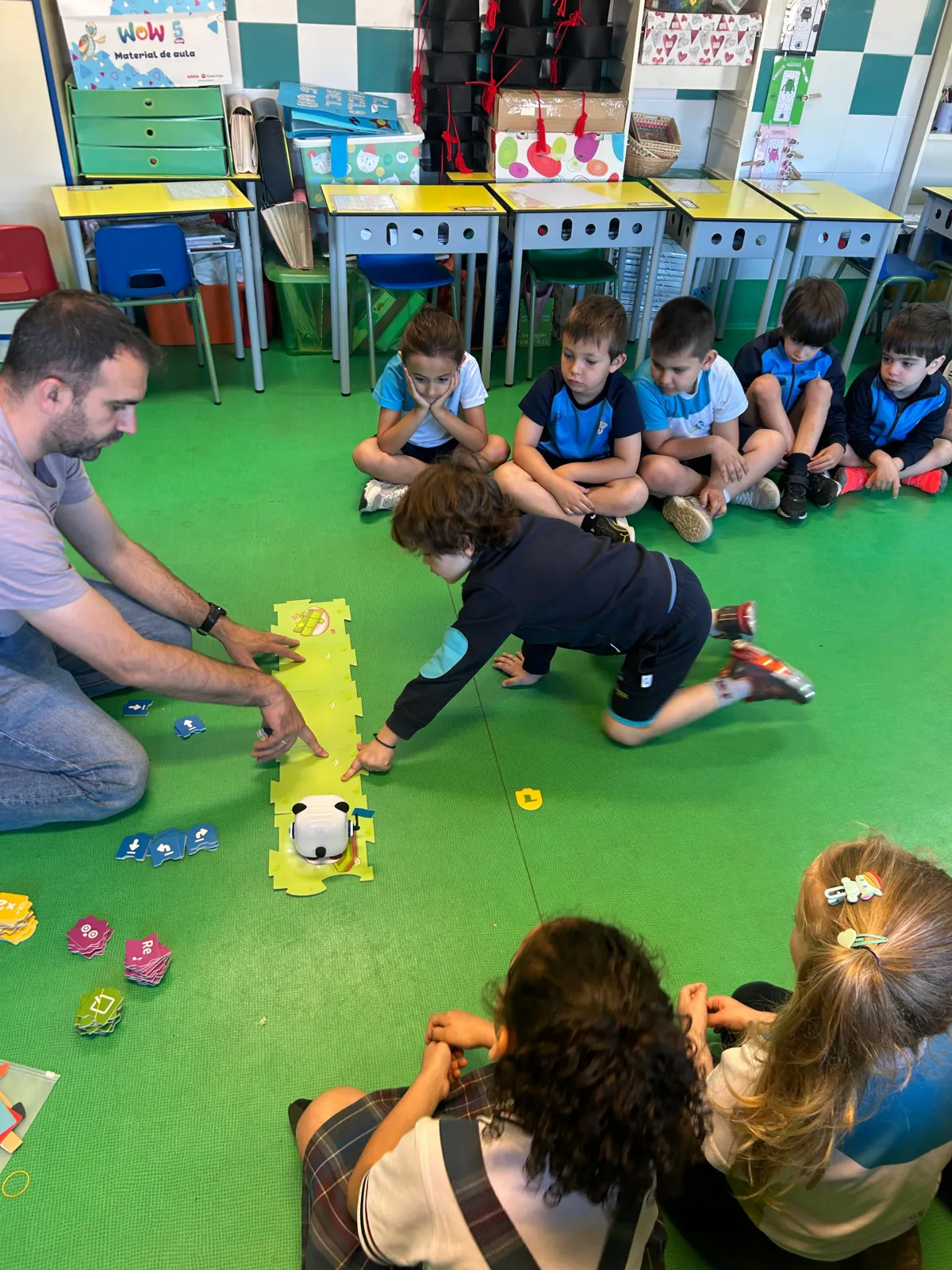 Foto 6 - Alumnos del San Juan Bosco descubren la rob&oacute;tica con el programa Escuela 4.0