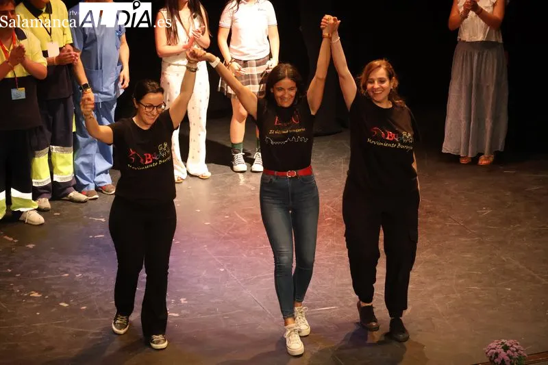 Foto 14 - Alba de Tormes se vuelca con &ldquo;Cuando la sonrisa vence al miedo&rdquo; y llena las dos funciones solidarias del Teatro de la Villa