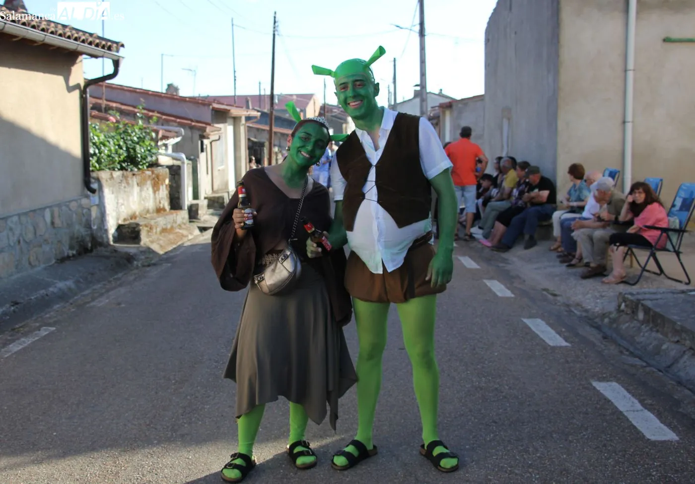 Divertida carrera de autos locos en Villar de Peralonso