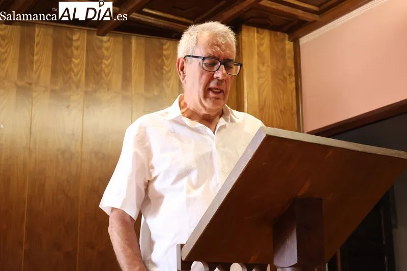 Foto 10 - Pablo Gonz&aacute;lez Mart&iacute;n pone el broche al curso del Club de Lectura de Alba de Tormes con la presentaci&oacute;n de su poemario &lsquo;Ahora que decaigo veo la hierba&rsquo;