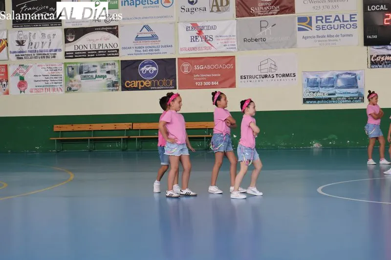 Foto 14 - M&aacute;s de un centenar de alumnos brillan en las galas de fin de curso de baile moderno y danza urbana de Alba de Tormes