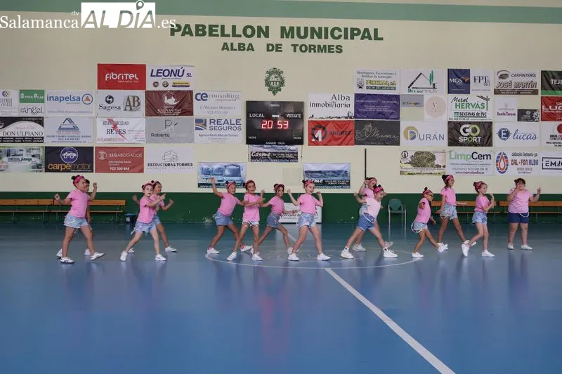 Foto 17 - M&aacute;s de un centenar de alumnos brillan en las galas de fin de curso de baile moderno y danza urbana de Alba de Tormes
