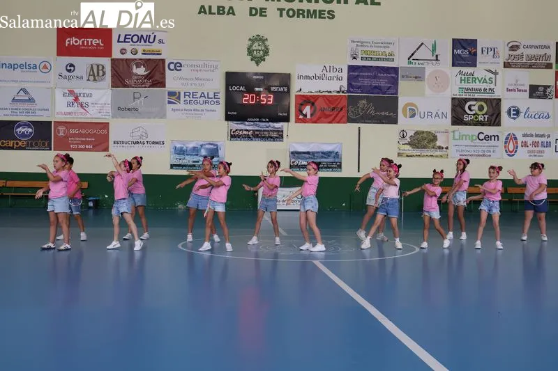Foto 18 - M&aacute;s de un centenar de alumnos brillan en las galas de fin de curso de baile moderno y danza urbana de Alba de Tormes