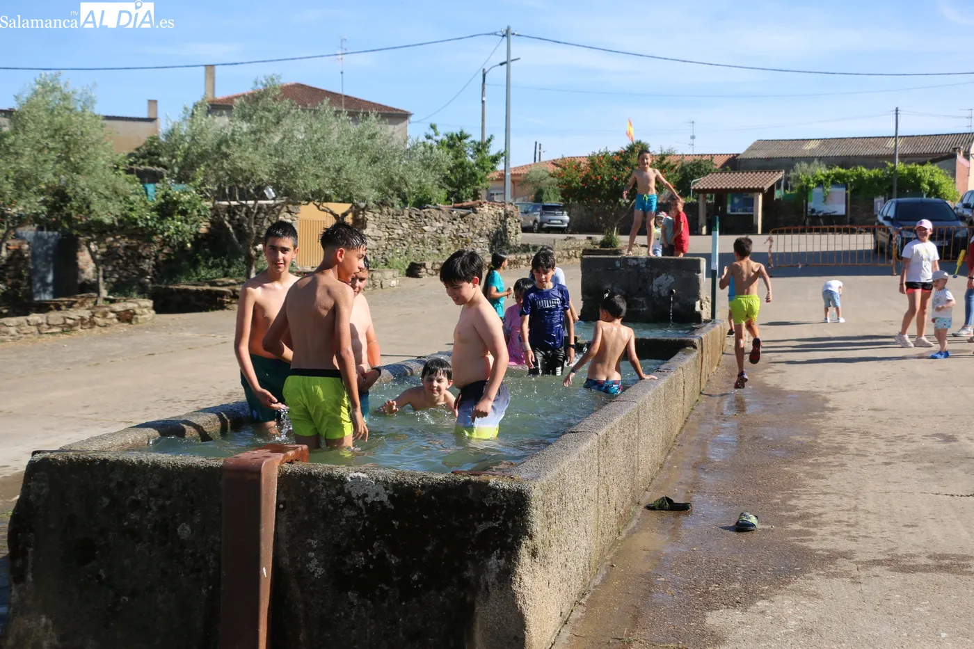 Los más pequeños de Lumbrales disfrutan del 'Dia de las Lavanderas' / CORRAL