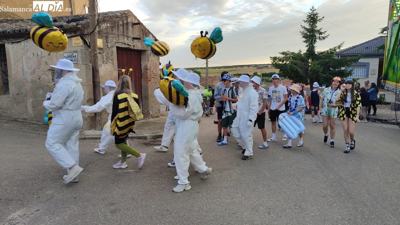 Desfile de carrozas en El Cubo de Don Sancho / CORRAL 
