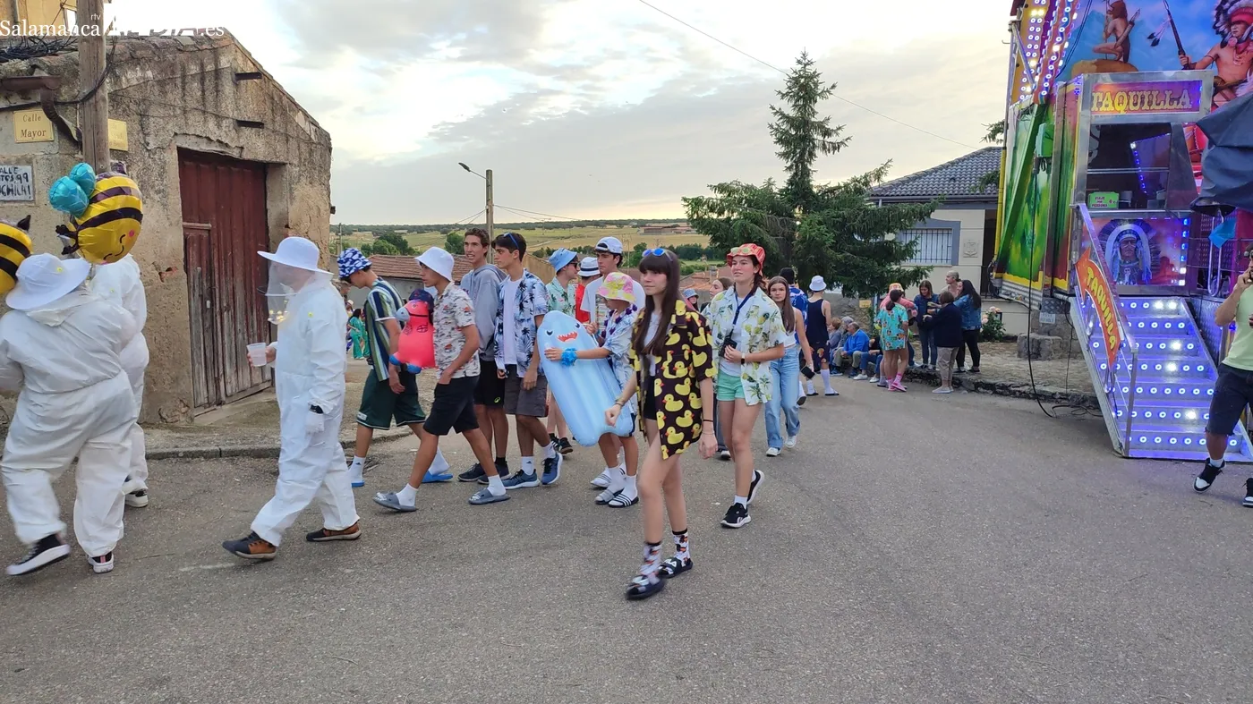 Desfile de carrozas en El Cubo de Don Sancho / CORRAL 