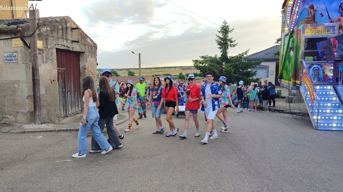 Desfile de carrozas en El Cubo de Don Sancho / CORRAL 