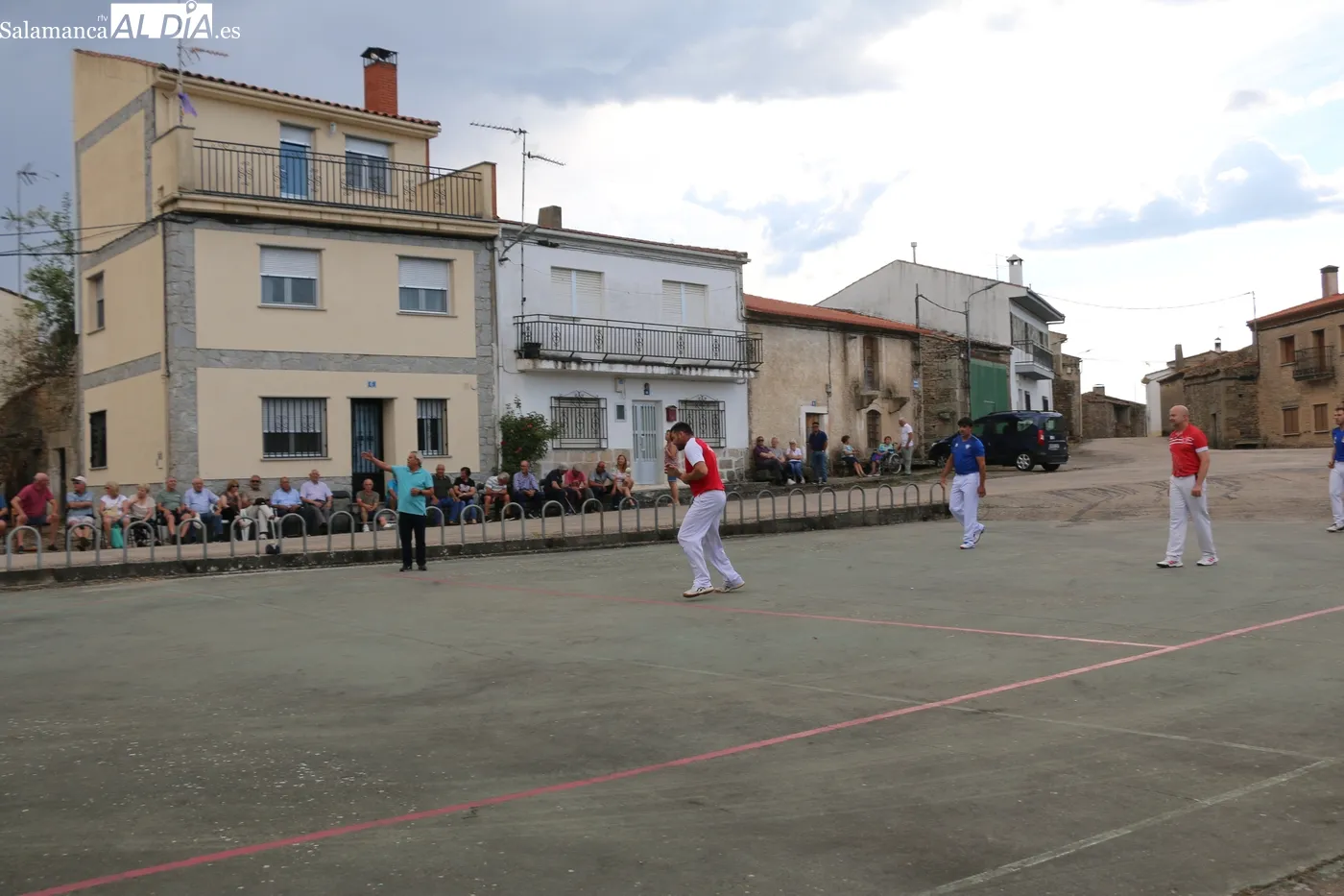 Entretenido partido de pelota en El Milano para enfilar el final de las fiestas / CORRAL