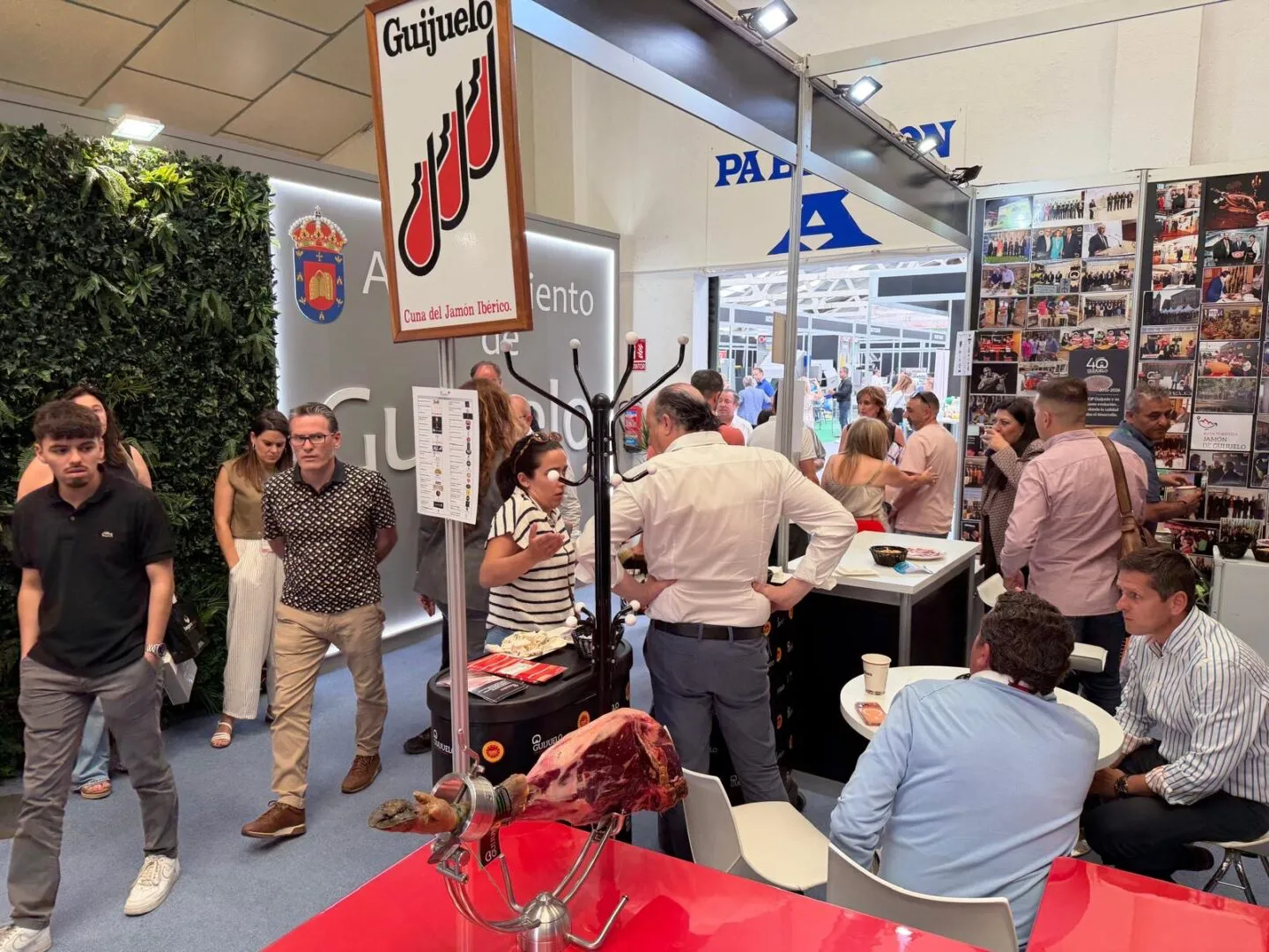 Foto 2 - La Feria de la Industria C&aacute;rnica de Guijuelo registra su mayor afluencia en la segunda jornada