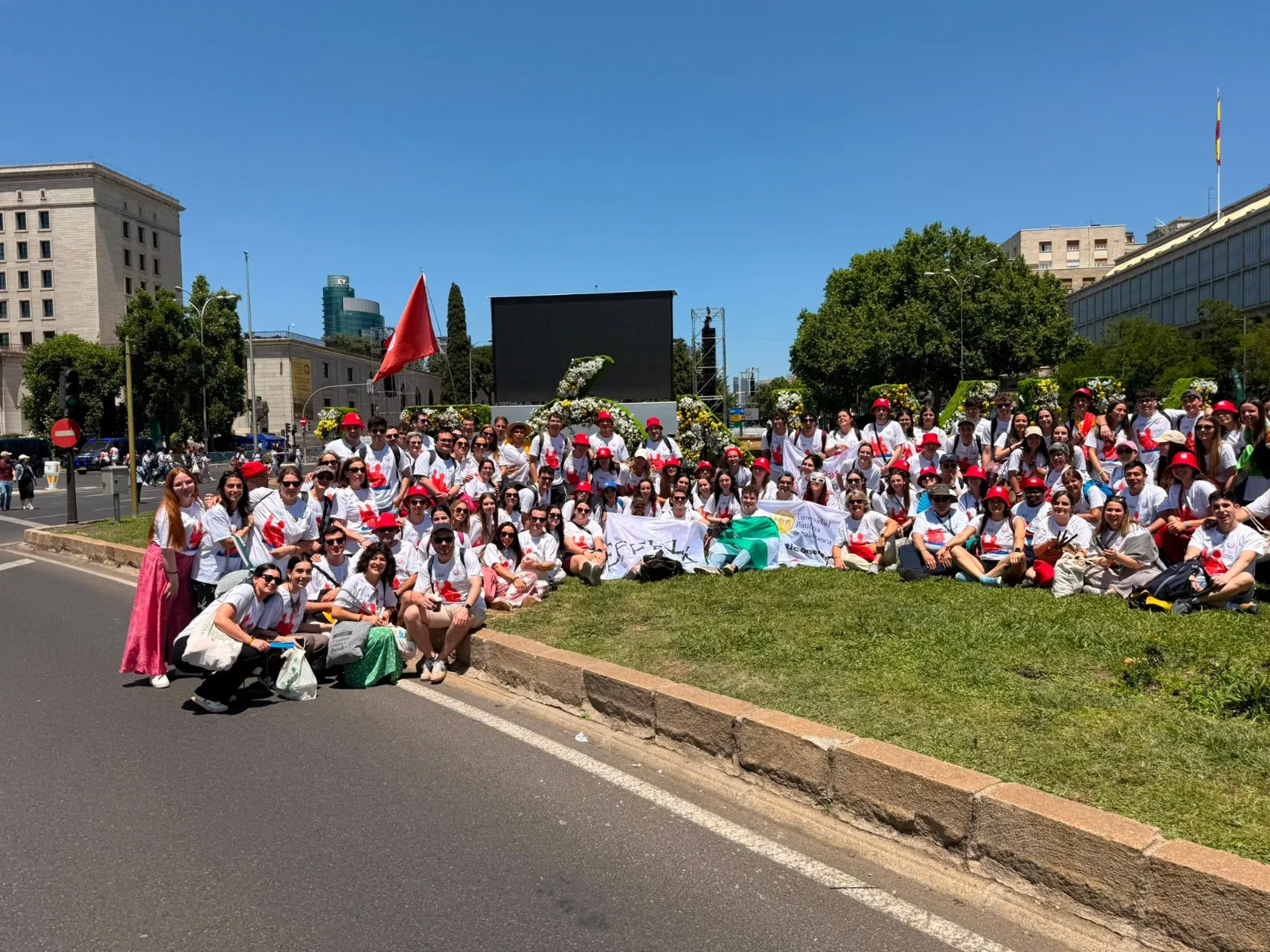 Foto 4 - Profesores y alumnos de la UPSA arropan al Papa en Madrid bajo el lema 'La Ponti con el Papa'