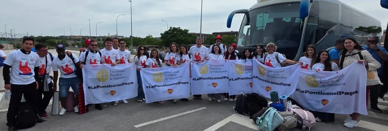 Foto 2 - Profesores y alumnos de la UPSA arropan al Papa en Madrid bajo el lema 'La Ponti con el Papa'