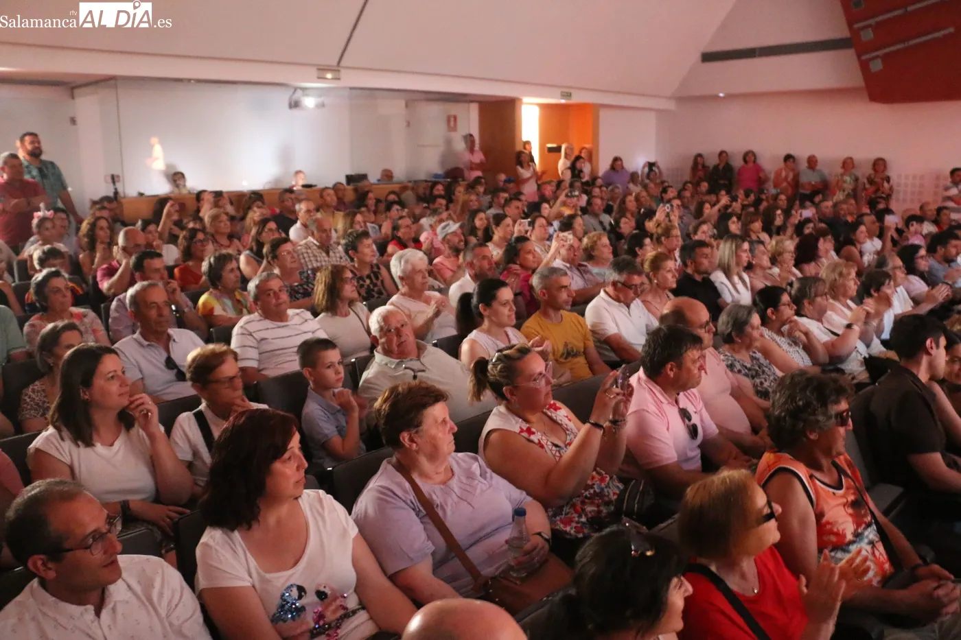 Actuación fin de curso de la Escuela de Baile Alborea en Vitigudino / CORRAL 