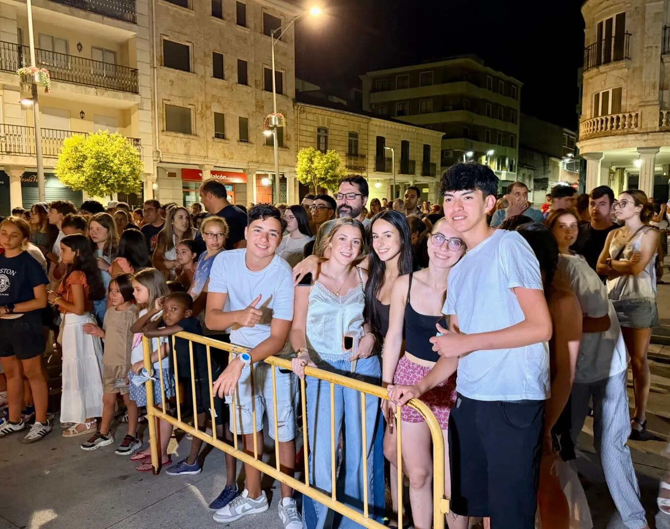 Foto 8 - As&iacute; vivi&oacute; Guijuelo el encendido de la tradicional hoguera de San Juan