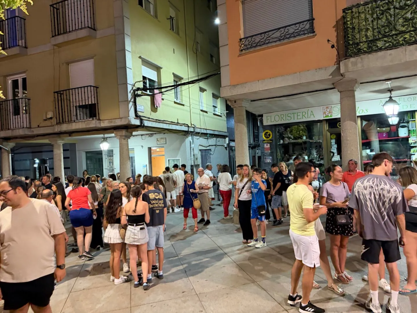 Foto 3 - As&iacute; vivi&oacute; Guijuelo el encendido de la tradicional hoguera de San Juan