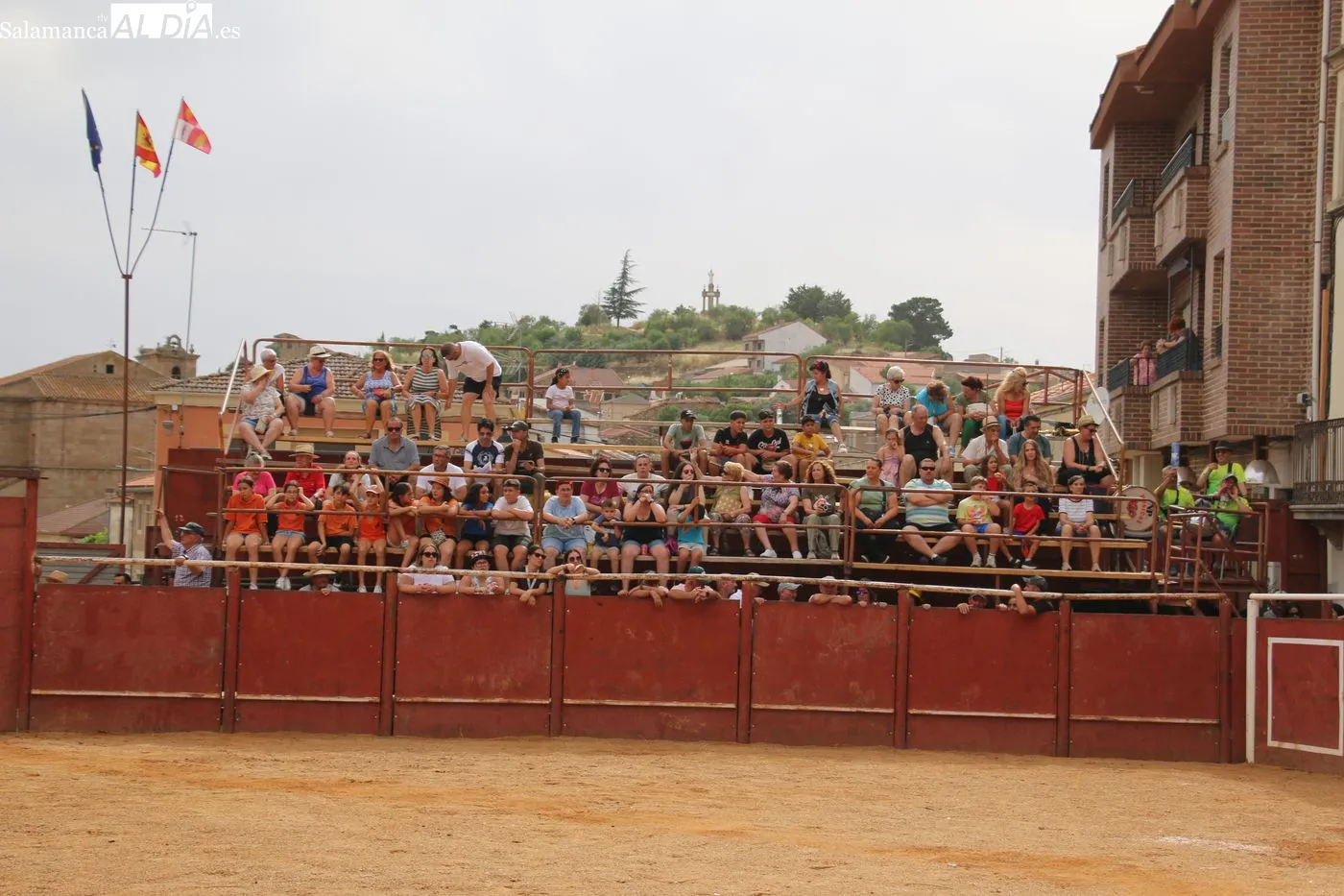 Clase práctica de alumnos de las escuelas de tauromaquia de Salamanca y Guadalajara / CORRAL Y LOUBNA BOUREGBA