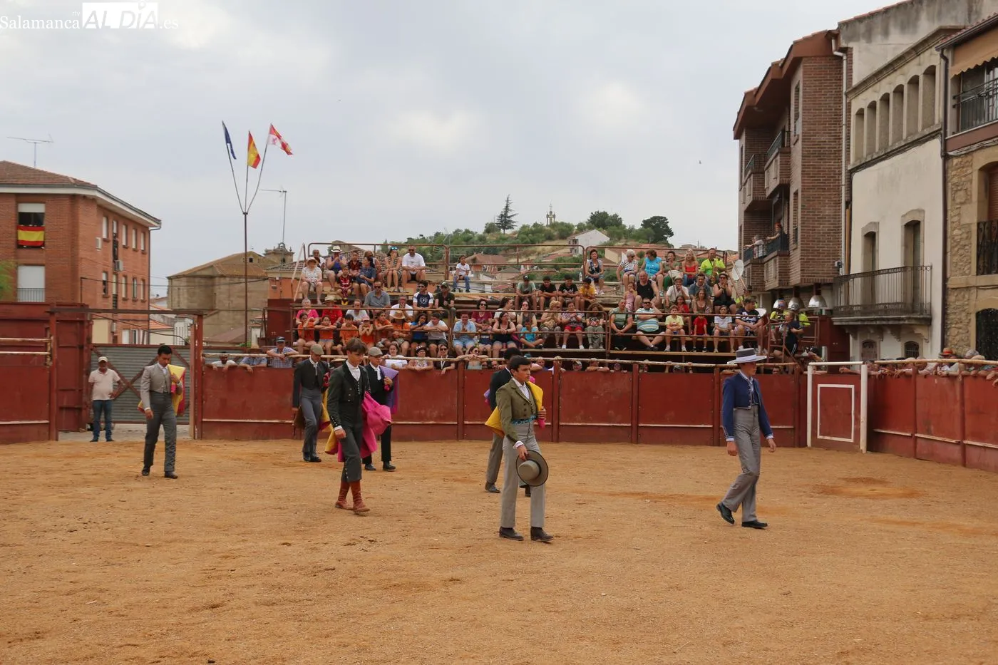 Clase práctica de alumnos de las escuelas de tauromaquia de Salamanca y Guadalajara / CORRAL Y LOUBNA BOUREGBA