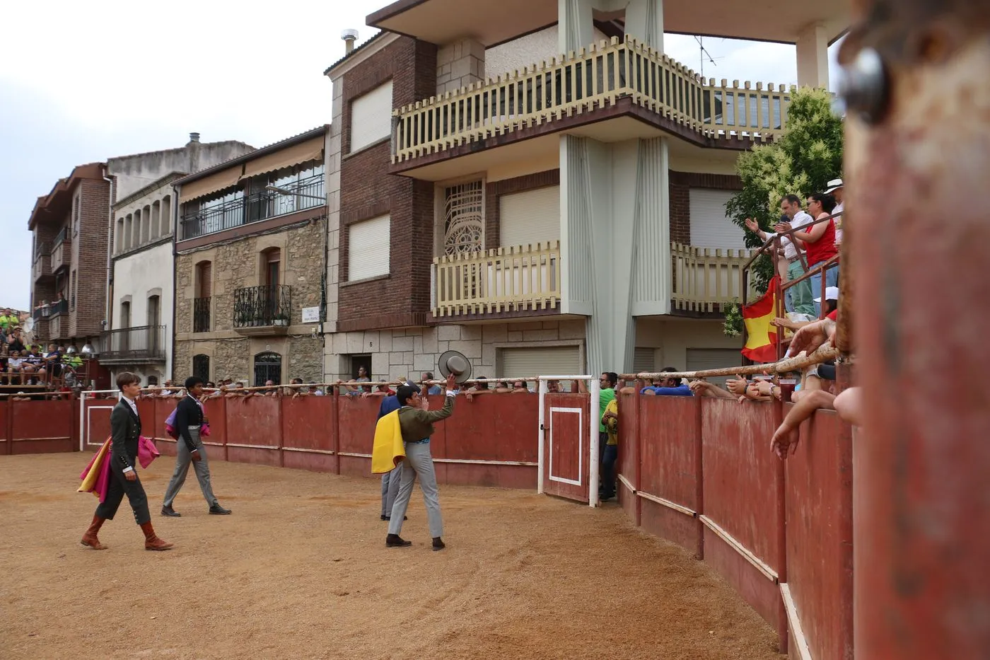 Clase práctica de alumnos de las escuelas de tauromaquia de Salamanca y Guadalajara / CORRAL Y LOUBNA BOUREGBA