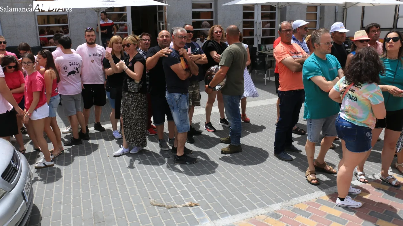 Una paella de 400 raciones se convertía en el eje central de las fiestas este jueves / CORRAL
