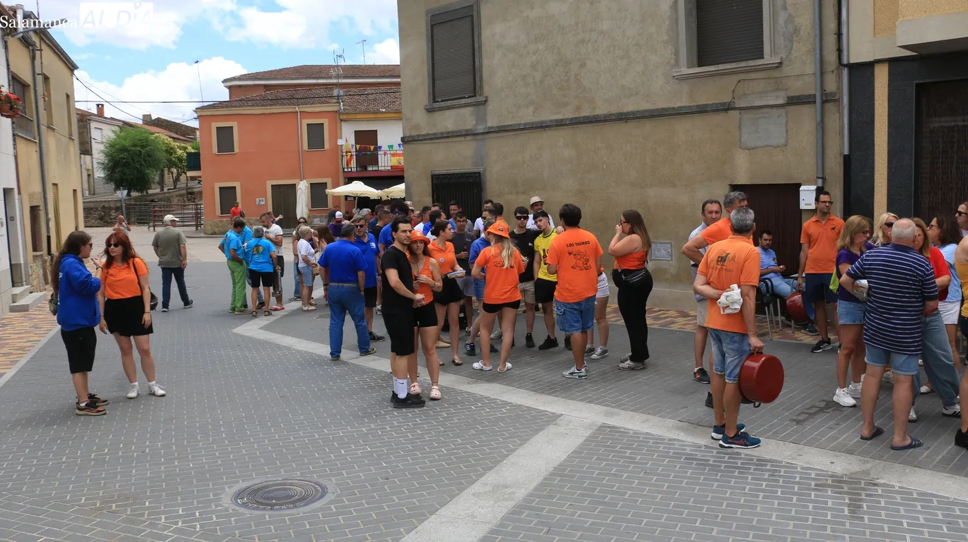 Una paella de 400 raciones se convertía en el eje central de las fiestas este jueves / CORRAL