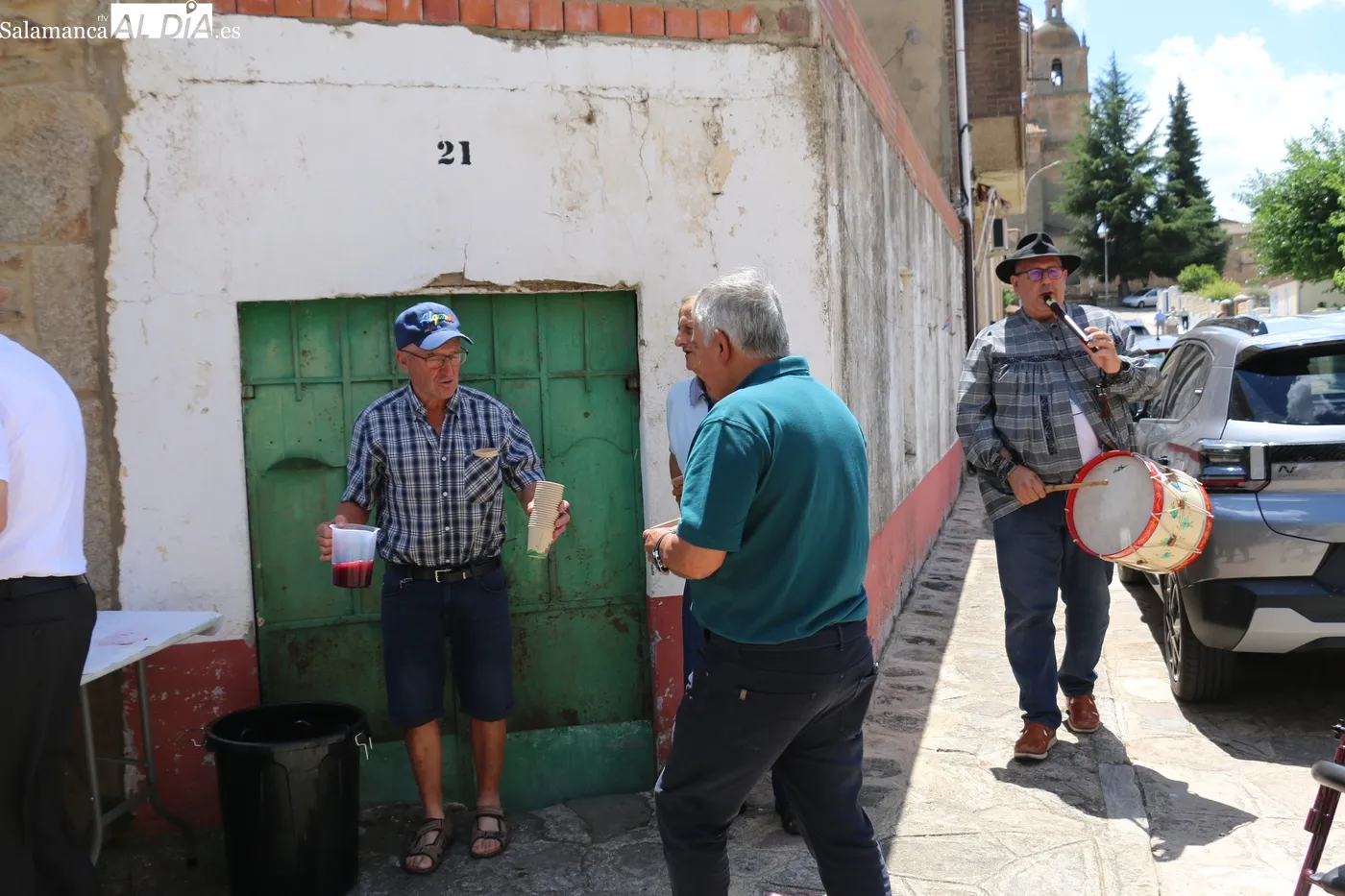 Convite en el parque de abajo tras la misa / CORRAL