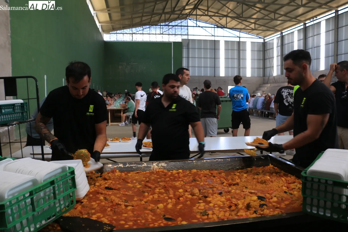 Paella solidaria en Villar de Peralonso a beneficio de Pyfano / CORRAL