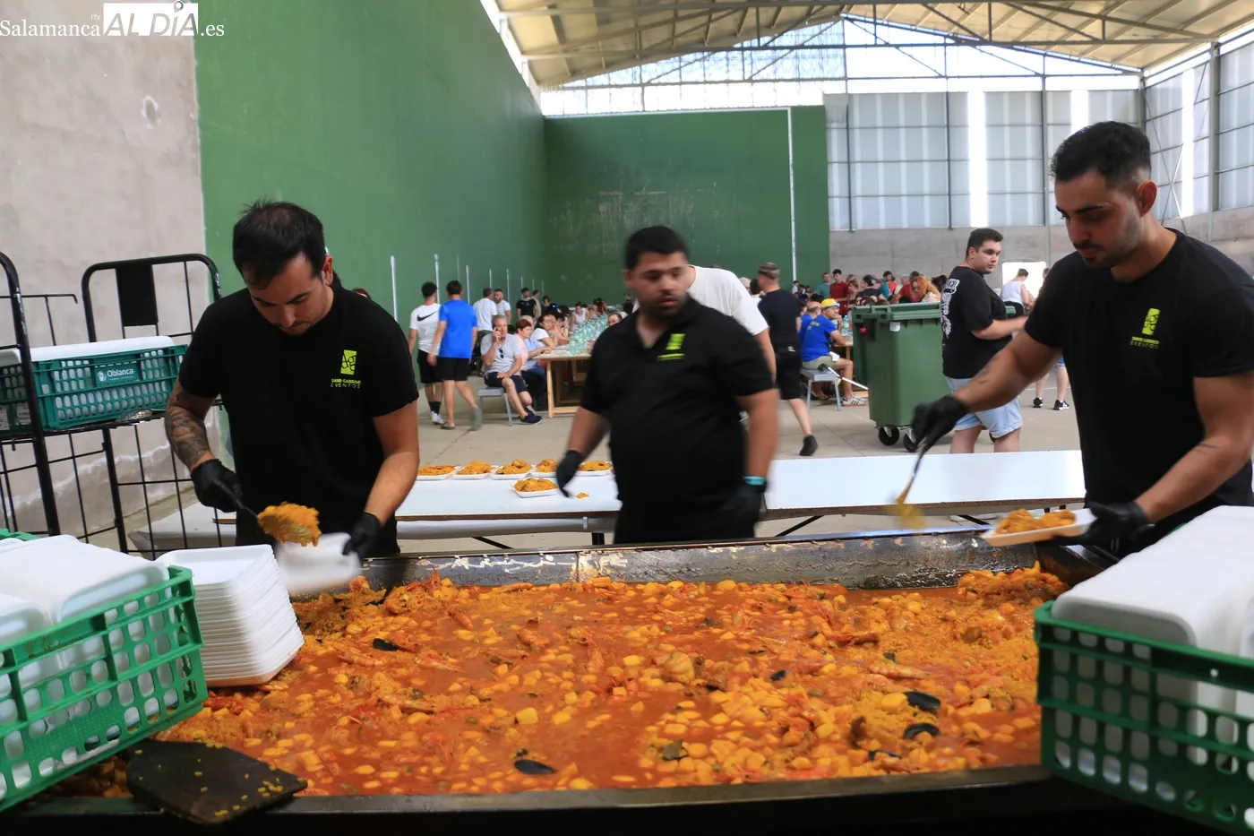 Paella solidaria en Villar de Peralonso a beneficio de Pyfano / CORRAL