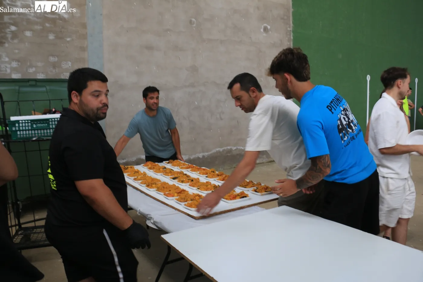 Paella solidaria en Villar de Peralonso a beneficio de Pyfano / CORRAL