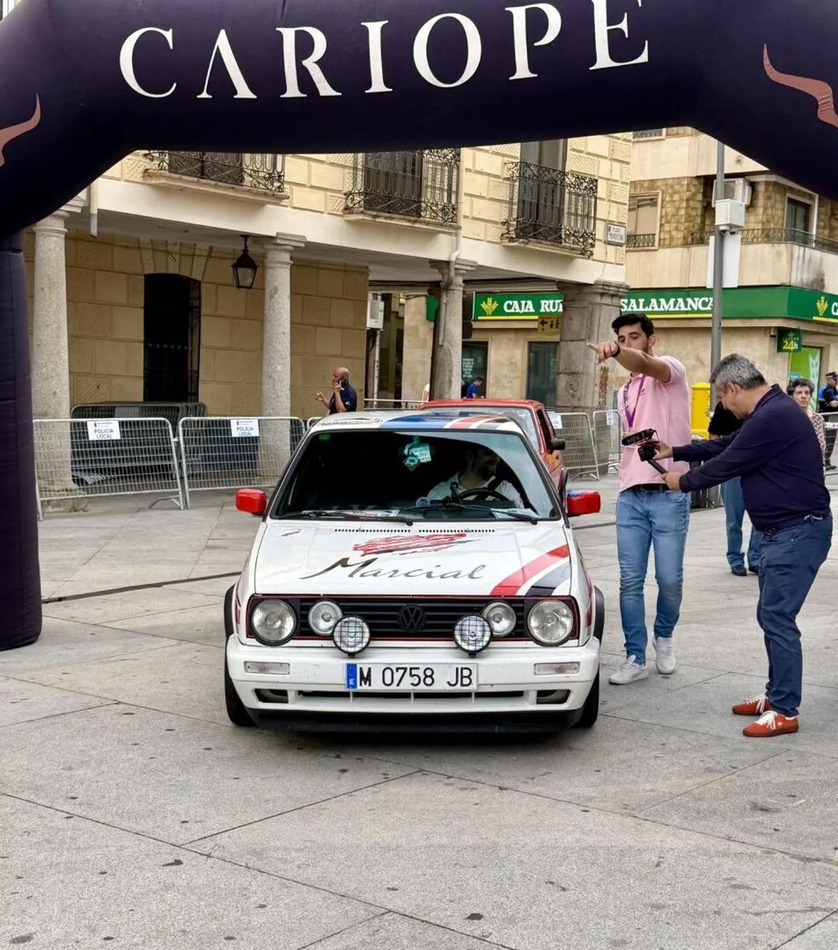 Foto 5 - Guijuelo se convierte en el epicentro del motor cl&aacute;sico con la salida del XIII Rally Entresierras