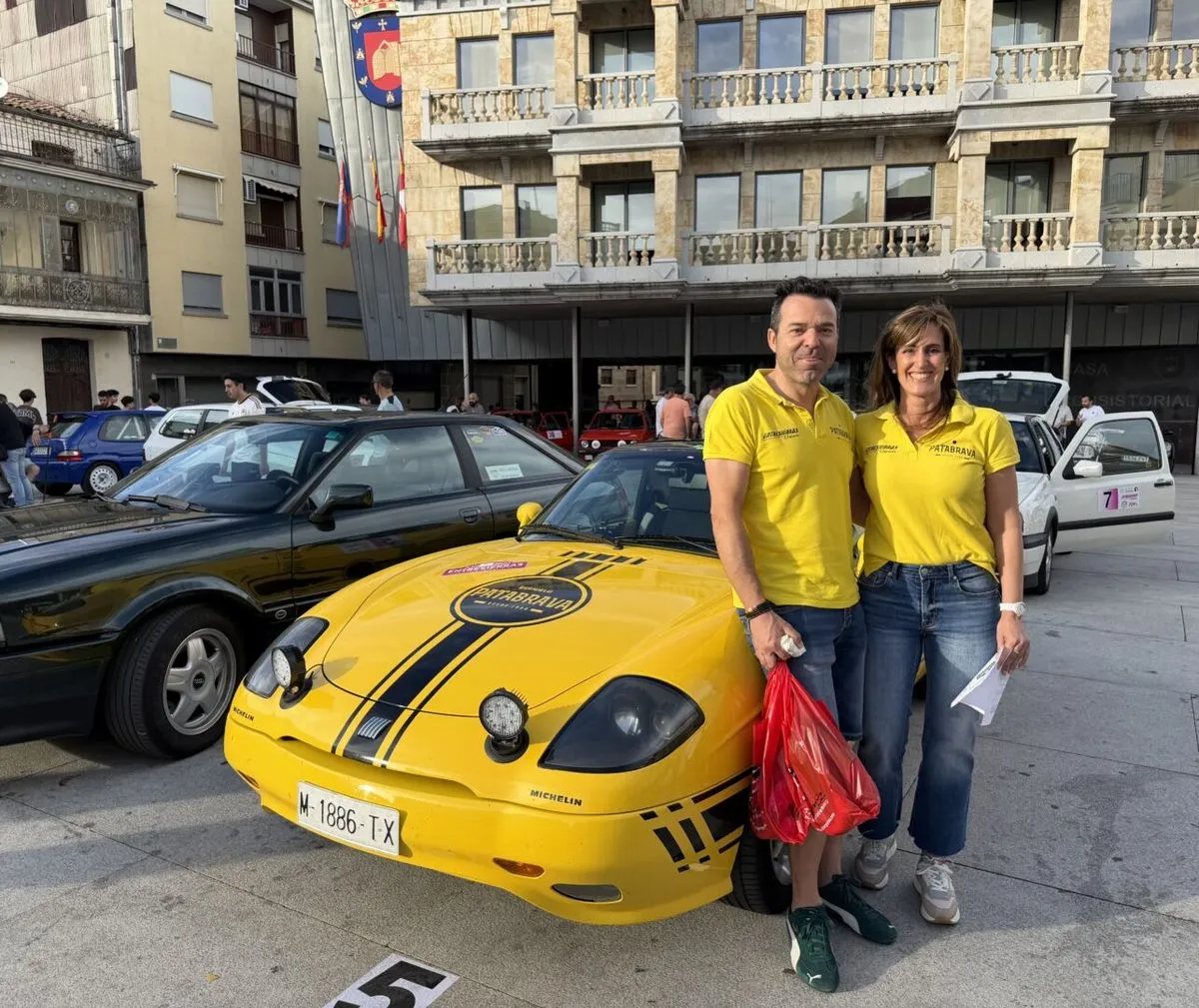 Foto 7 - Guijuelo se convierte en el epicentro del motor cl&aacute;sico con la salida del XIII Rally Entresierras