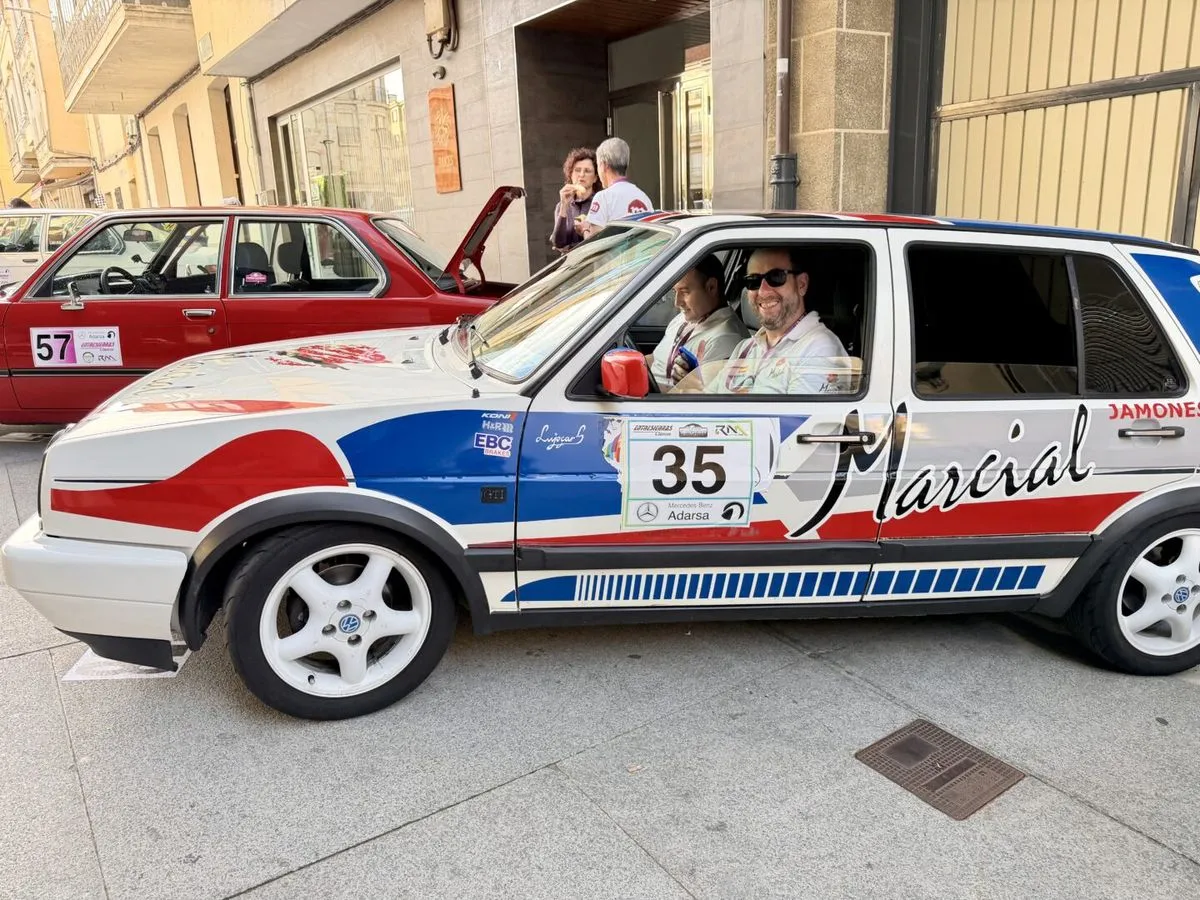 Foto 9 - Guijuelo se convierte en el epicentro del motor cl&aacute;sico con la salida del XIII Rally Entresierras