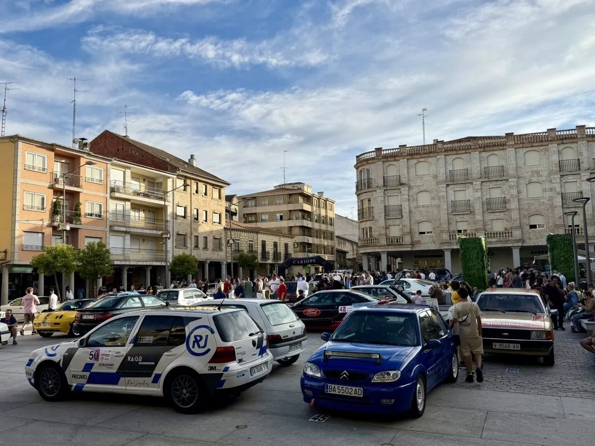 Foto 10 - Guijuelo se convierte en el epicentro del motor cl&aacute;sico con la salida del XIII Rally Entresierras