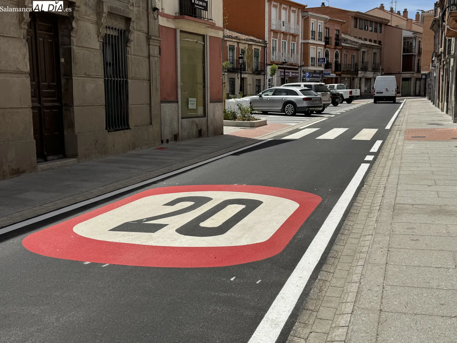 Foto 4 - Abierta al tr&aacute;fico la renovada calle del Carmen con aceras m&aacute;s amplias, un &uacute;nico sentido y 22 aparcamientos m&aacute;s