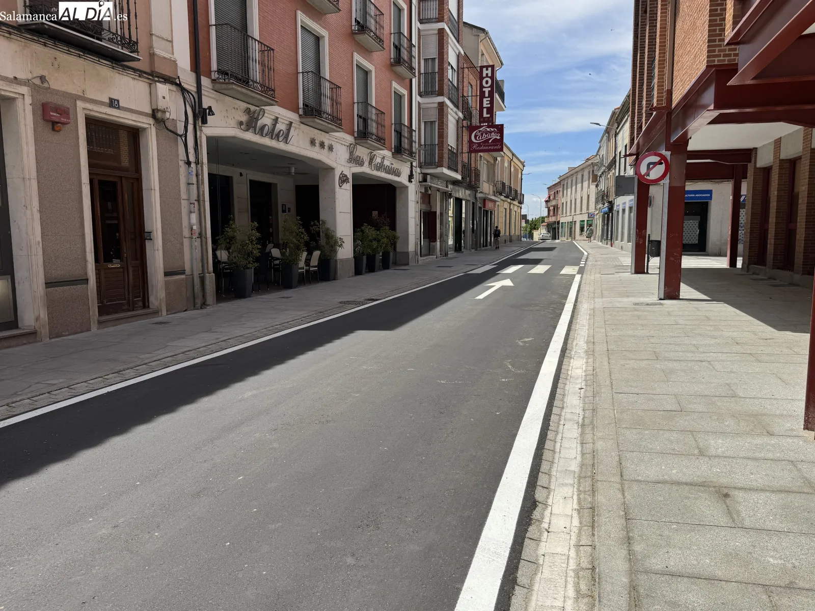 Foto 6 - Abierta al tr&aacute;fico la renovada calle del Carmen con aceras m&aacute;s amplias, un &uacute;nico sentido y 22 aparcamientos m&aacute;s