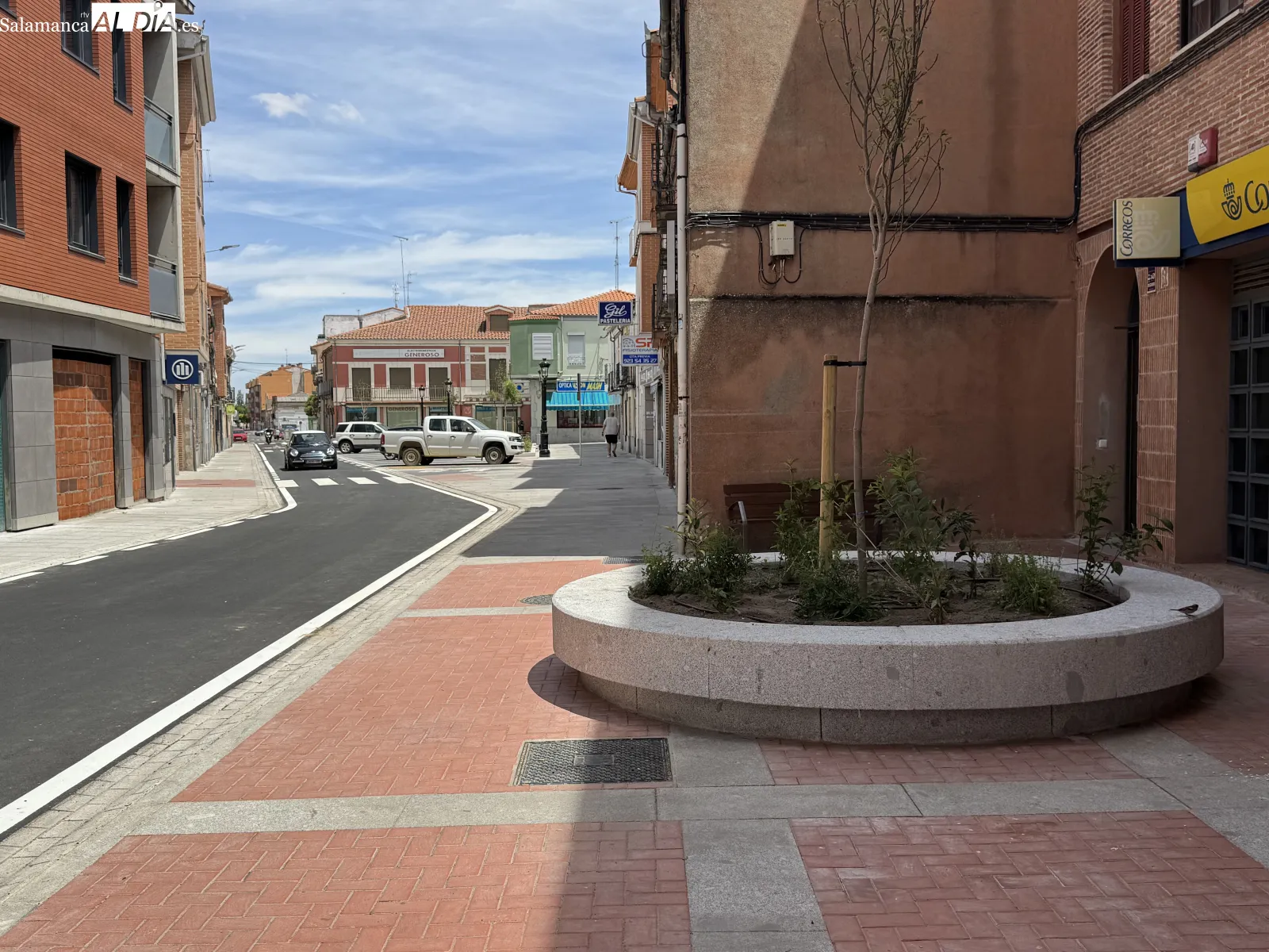 Foto 2 - Abierta al tr&aacute;fico la renovada calle del Carmen con aceras m&aacute;s amplias, un &uacute;nico sentido y 22 aparcamientos m&aacute;s