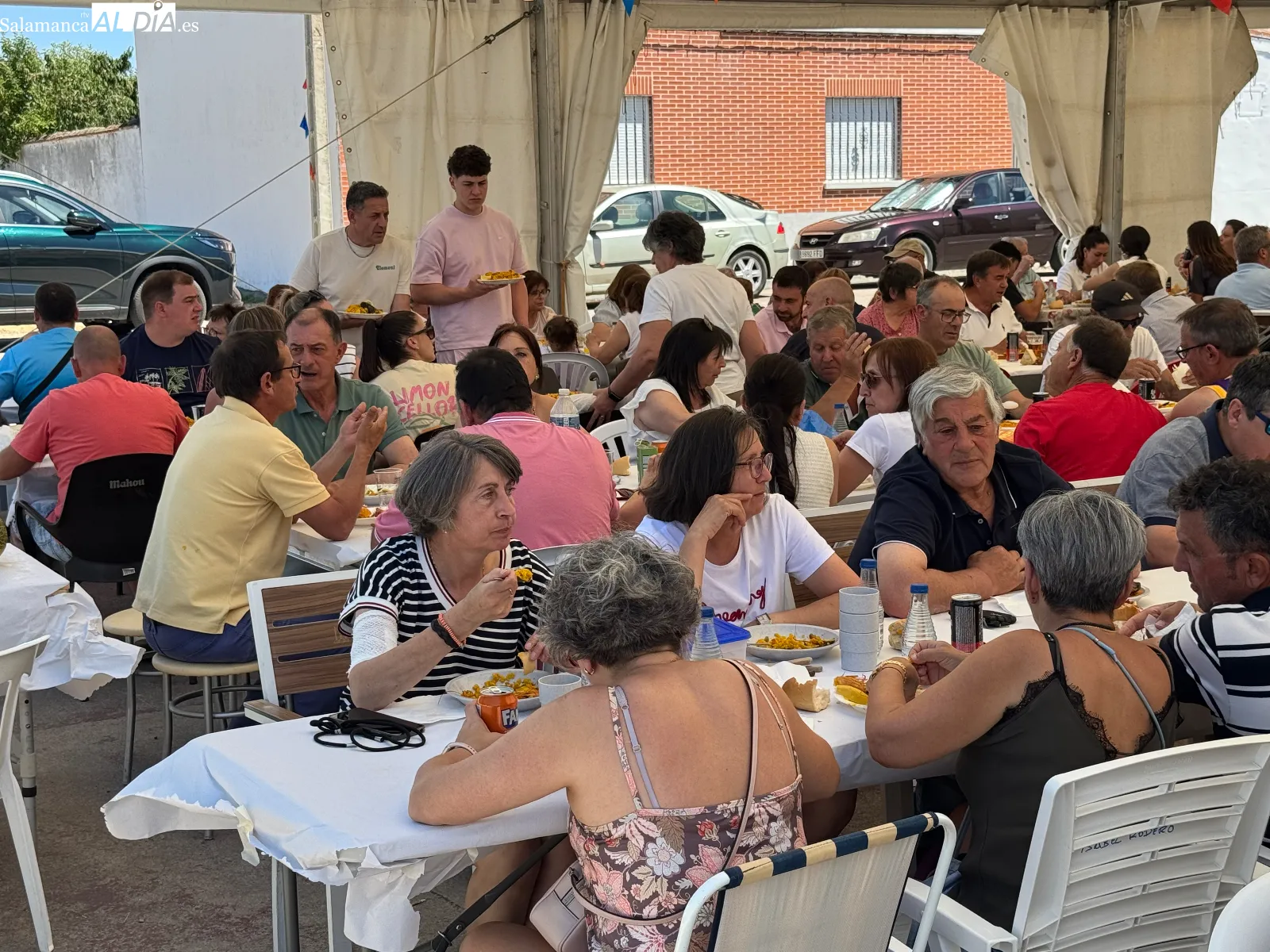 Foto 4 - El Campo de Pe&ntilde;aranda despide las fiestas del Corpus &lsquo;en familia&rsquo; con una multitudinaria paellada popular