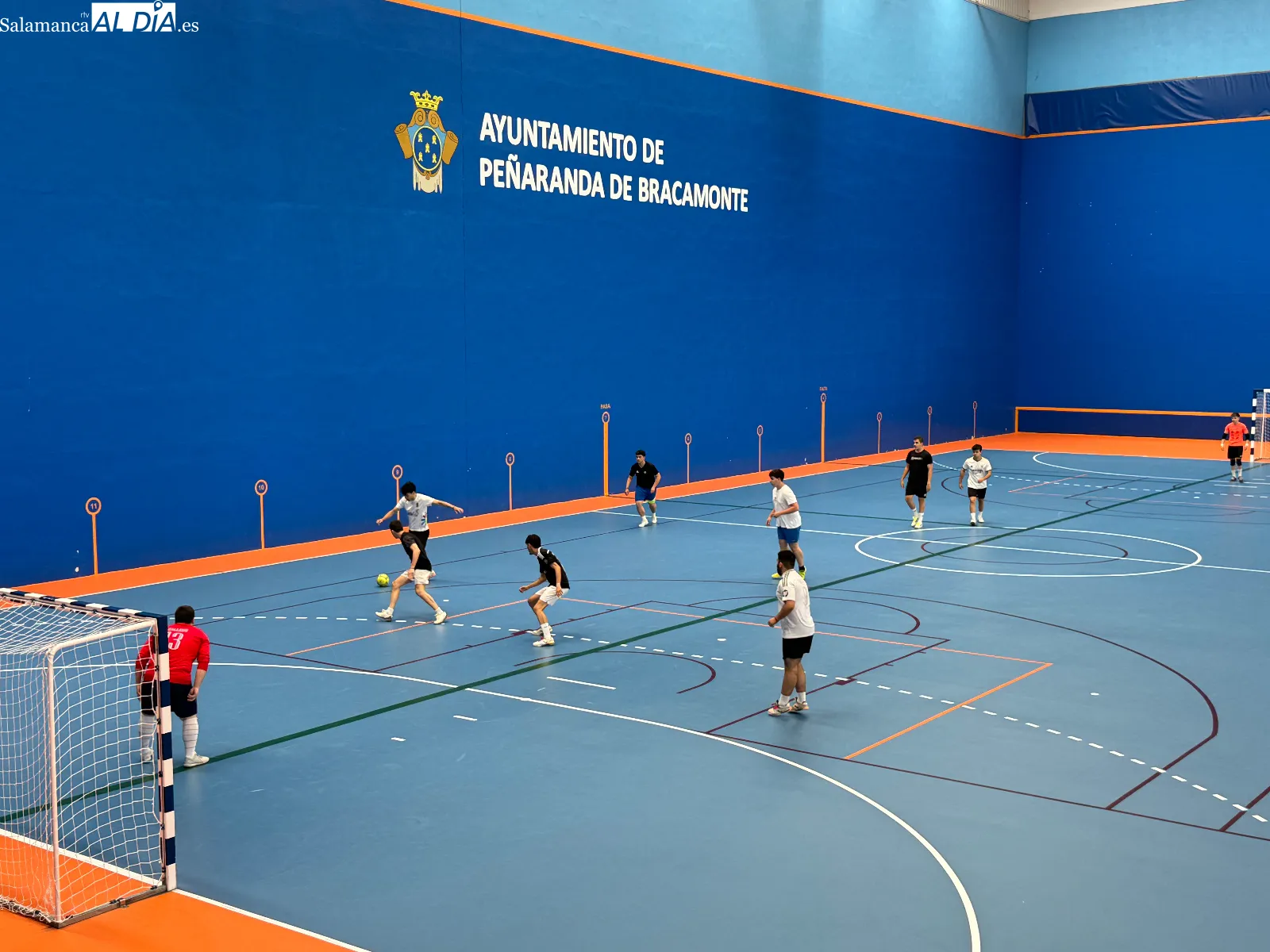 Foto 4 - Deporte, convivencia y solidaridad en el multitudinario VIII Campeonato de F&uacute;tbol Sala Nuestra Se&ntilde;ora de la Esperanza