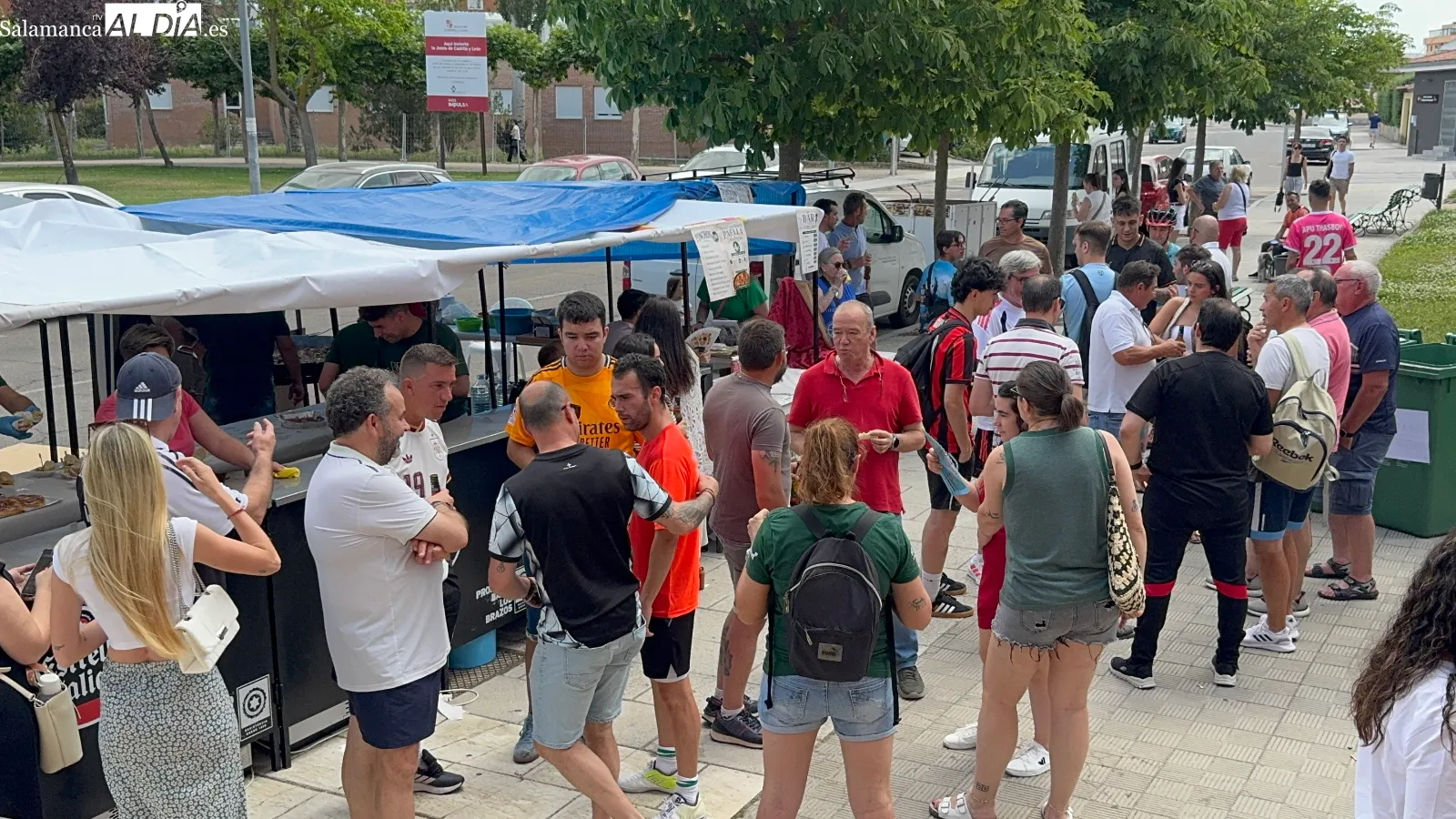 Foto 6 - Deporte, convivencia y solidaridad en el multitudinario VIII Campeonato de F&uacute;tbol Sala Nuestra Se&ntilde;ora de la Esperanza